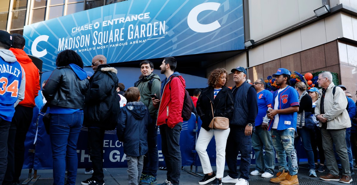 madison-square-garden-fan-ban