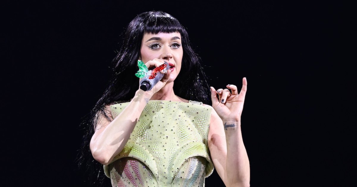 katy-perry-young-girl-collapse-detroit