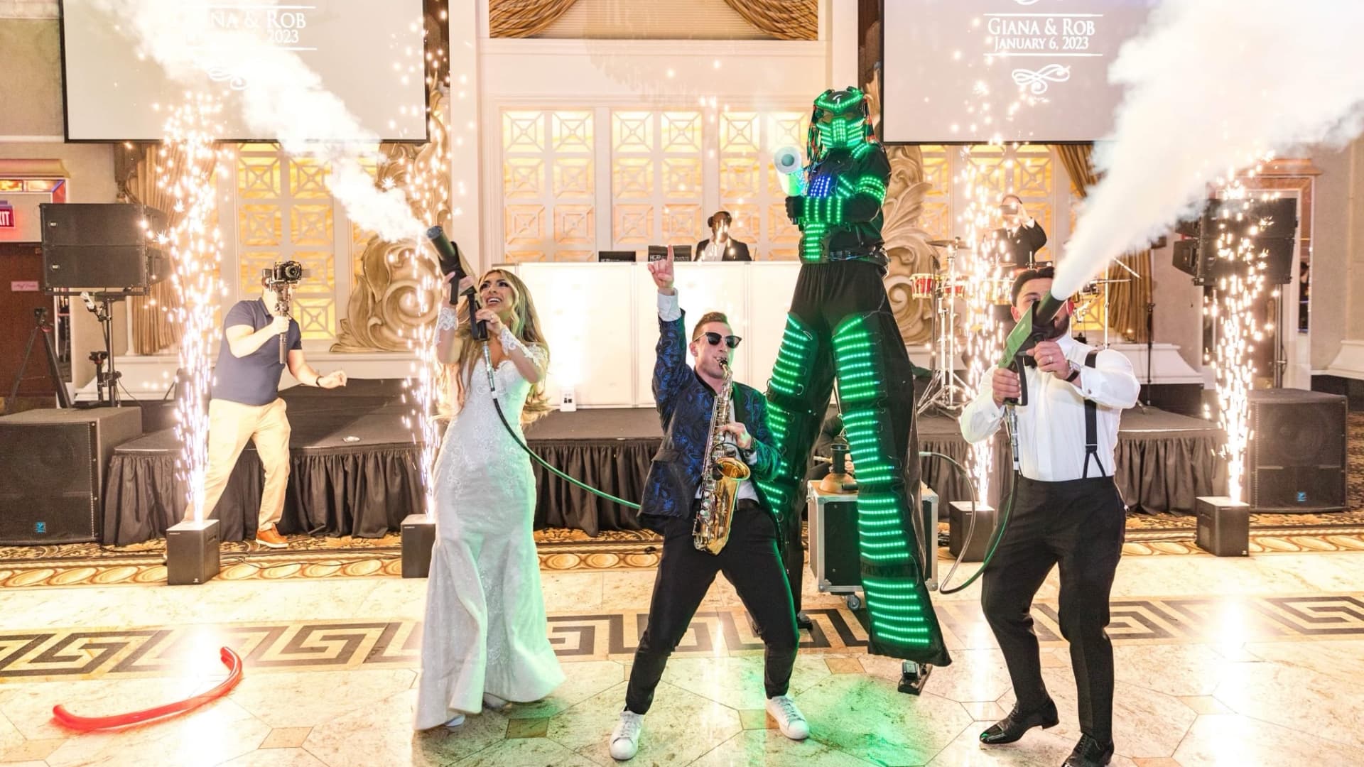 musician-earnings-wedding