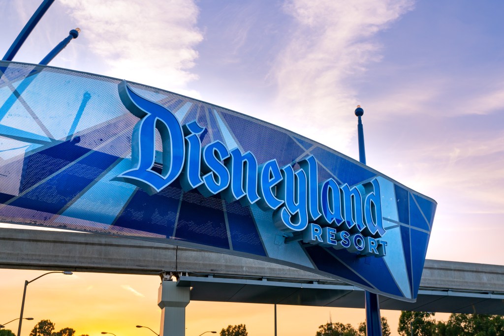 disneyland-ticket-deal-locals
