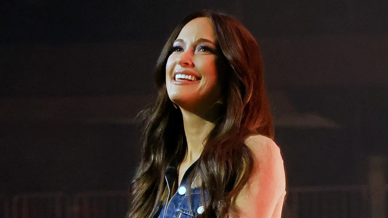kacey-musgraves-concert-disruption
