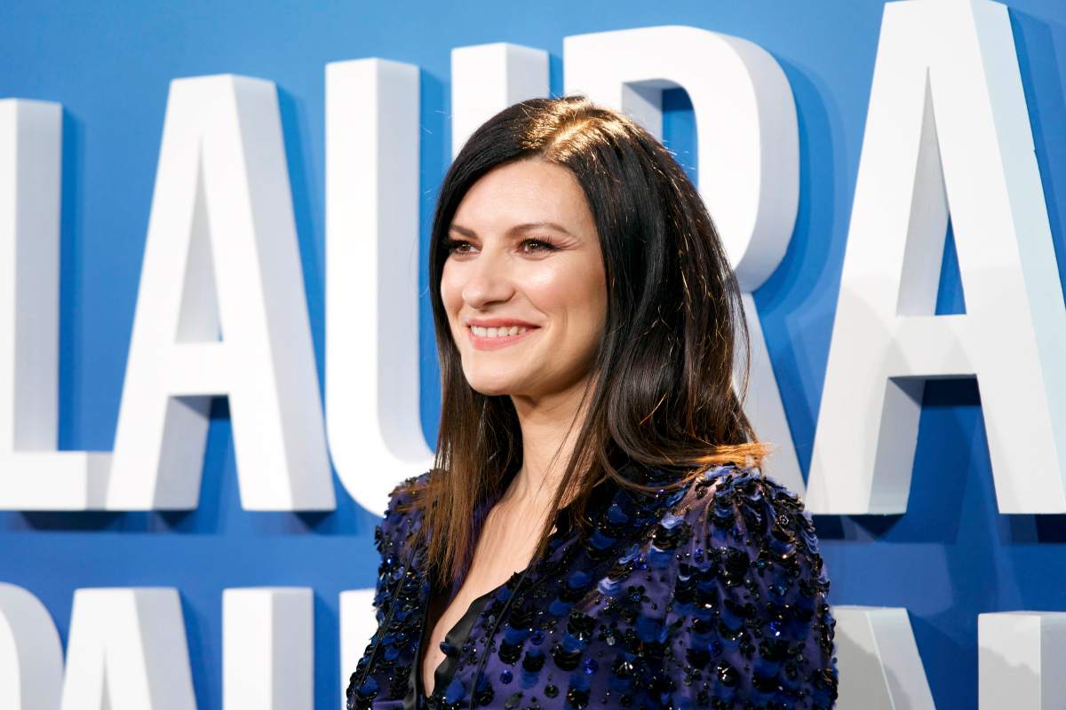 laura-pausini-dramatic-fall-milan