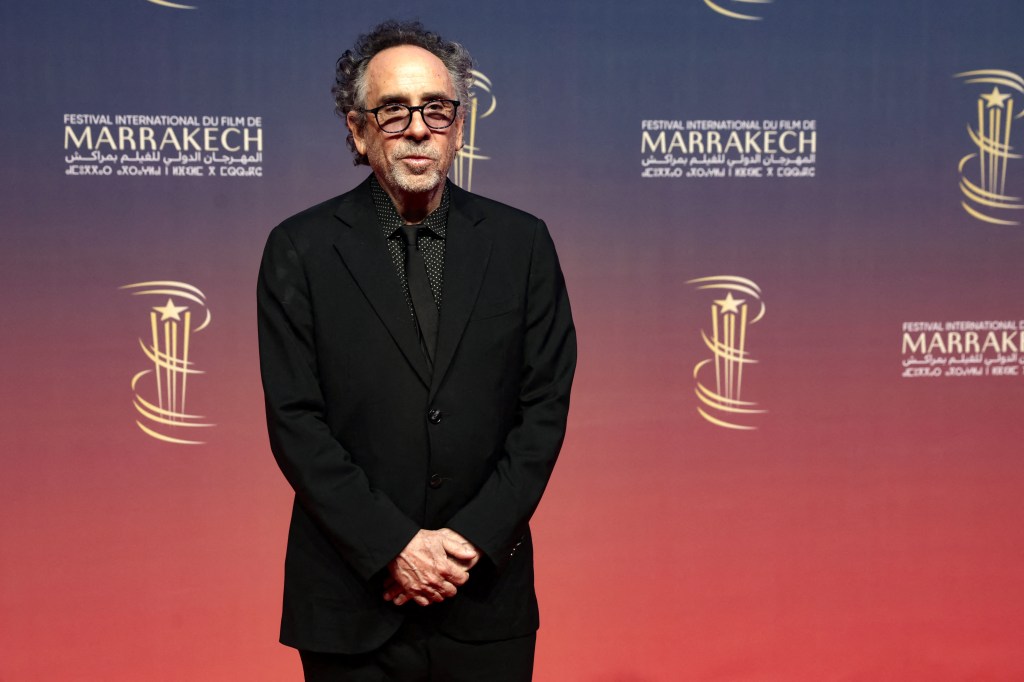 tim-burton-attack-of-the-50-foot-woman