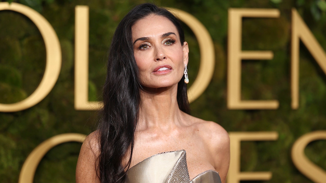demi-moore-golden-globe-comeback