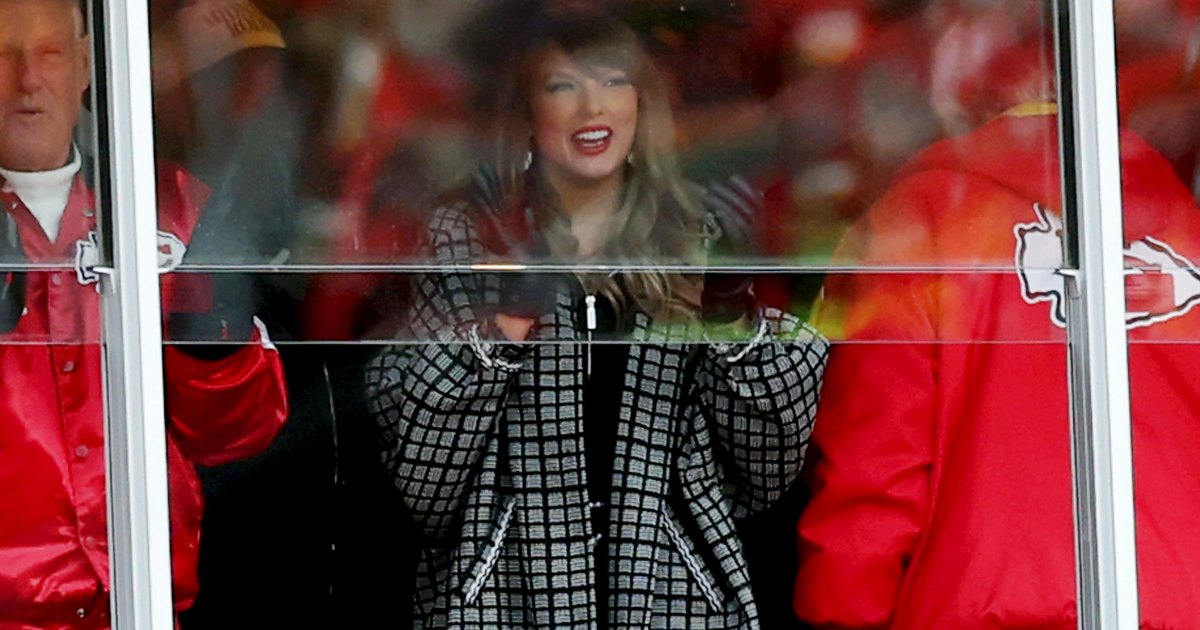 taylor-swift-chiefs-suite-firerose-comments