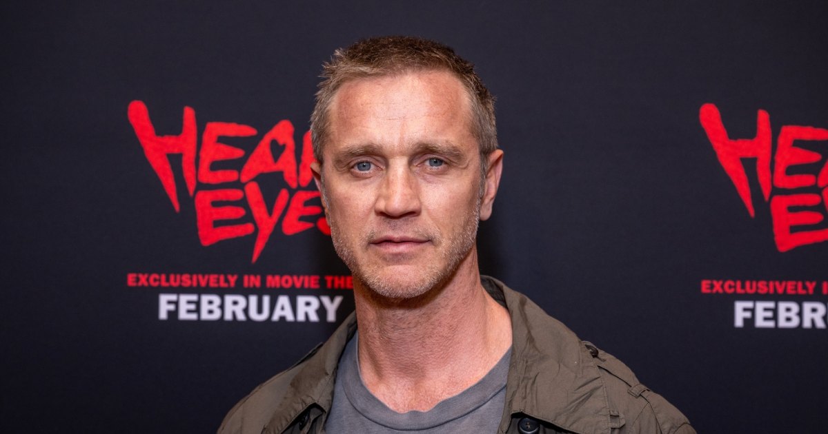 devon-sawa-heart-eyes-villain