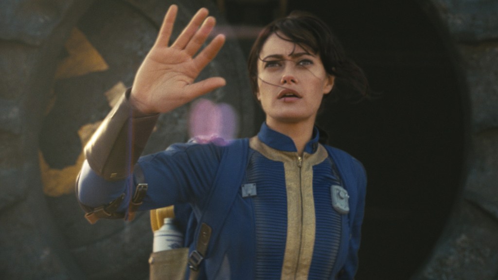 ella-purnell-fallout-poop-finger