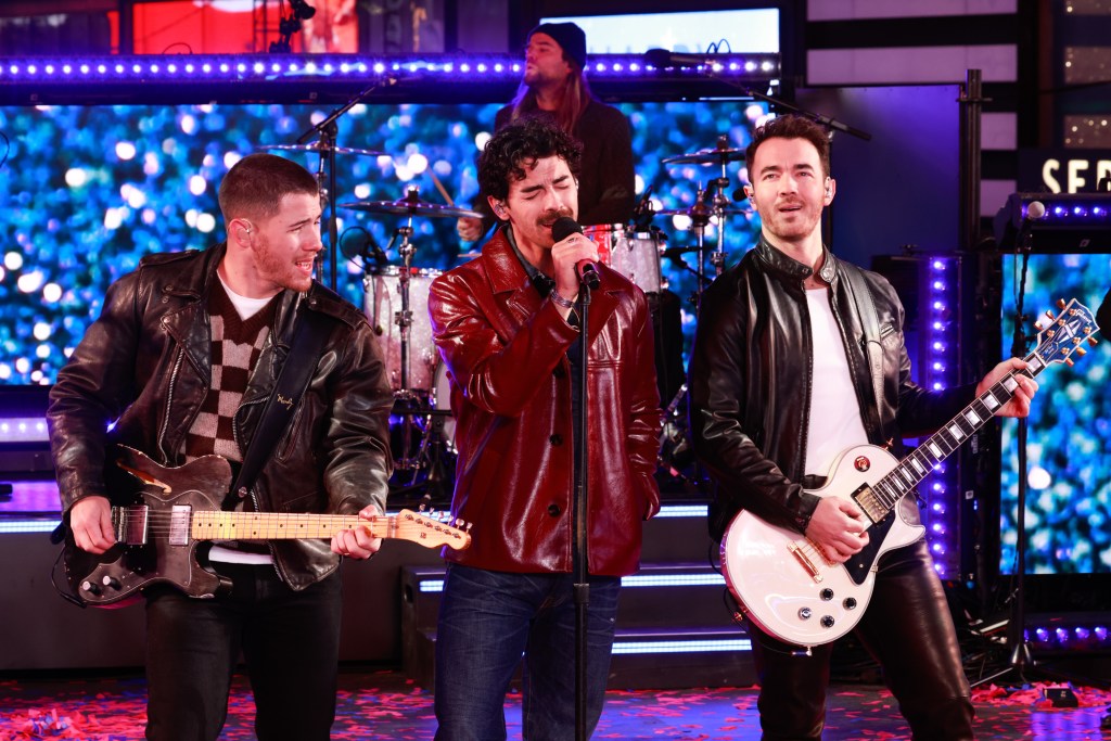 jonas-brothers-anniversary-celebration