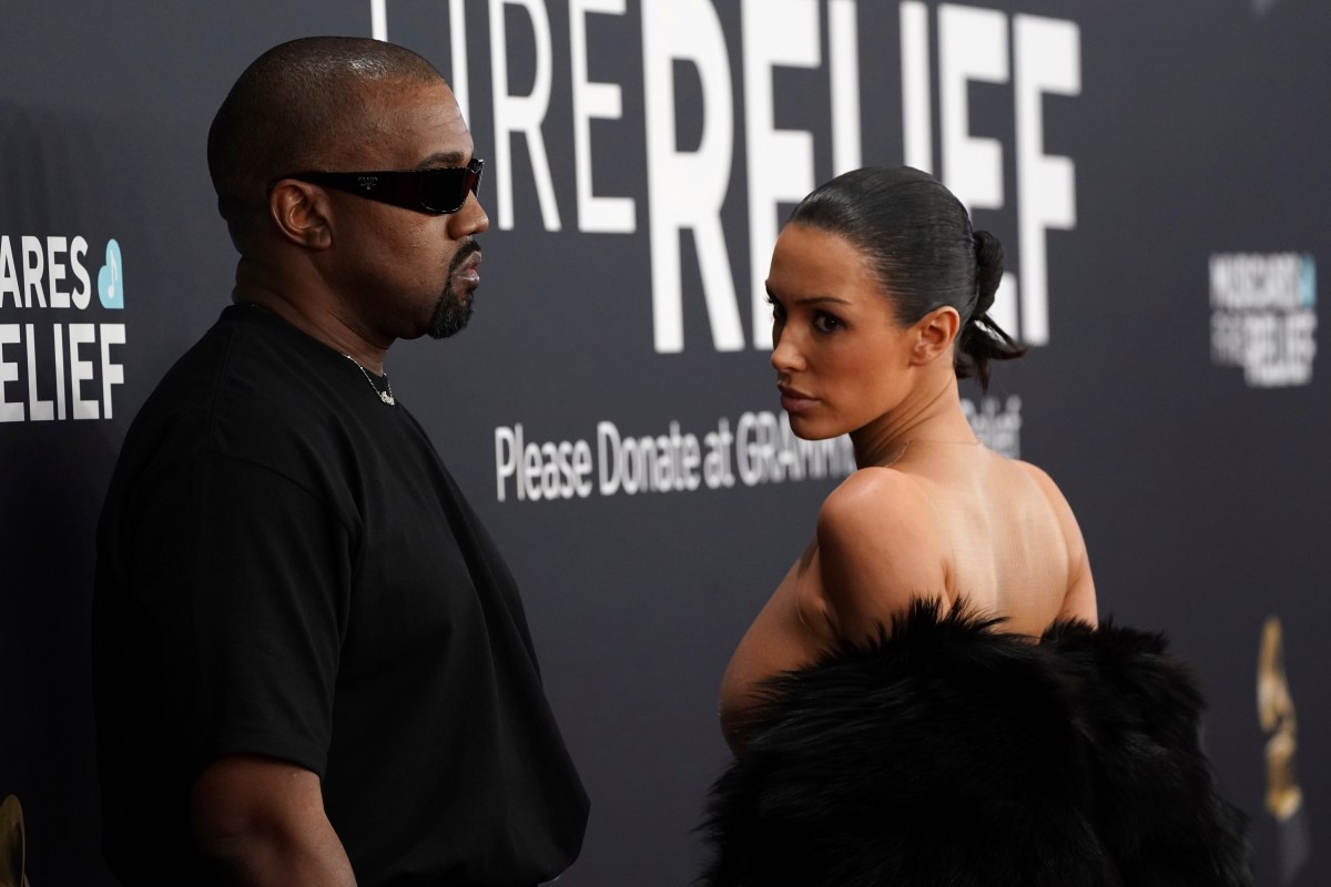 kanye-west-grammy-entrance