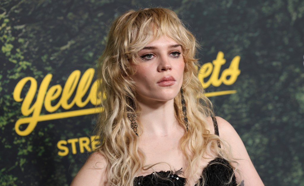 sophie-thatcher-mr-and-mrs-smith-season-2