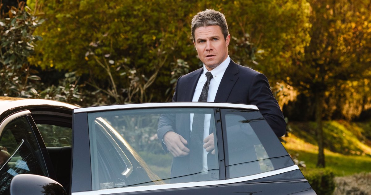 suits-la-stephen-amell-mom-joke