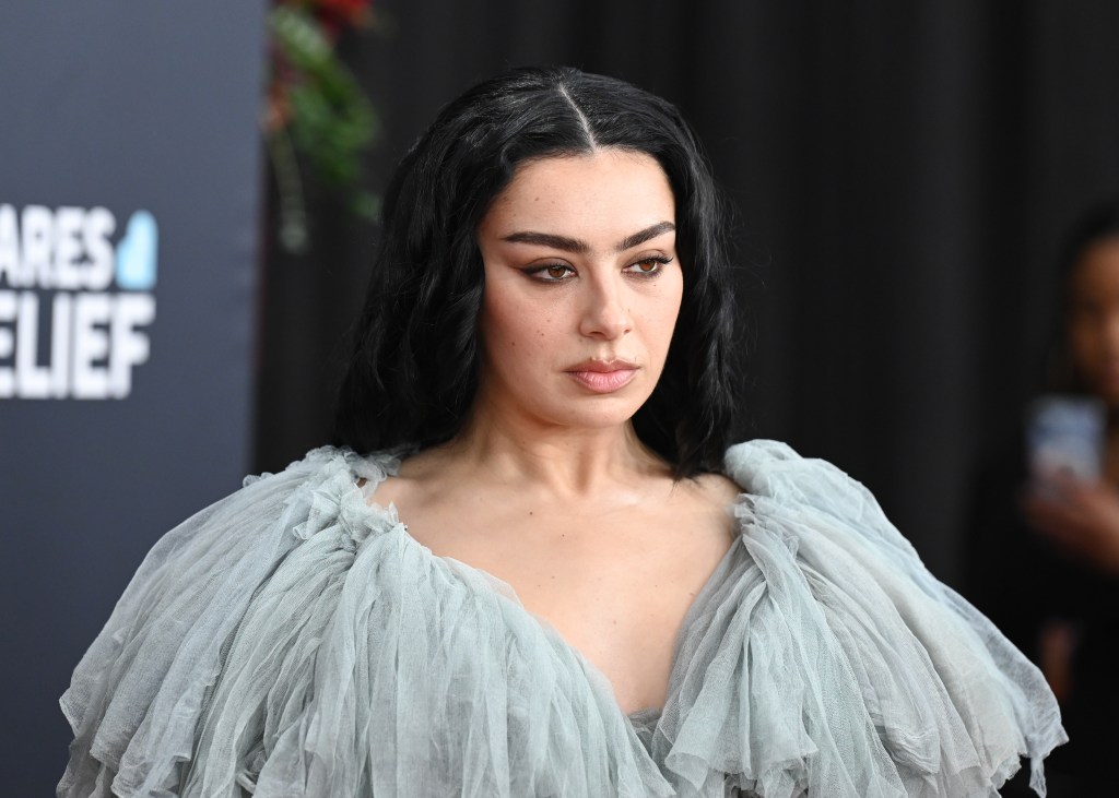 charli-xcx-greta-gerwig-narnia