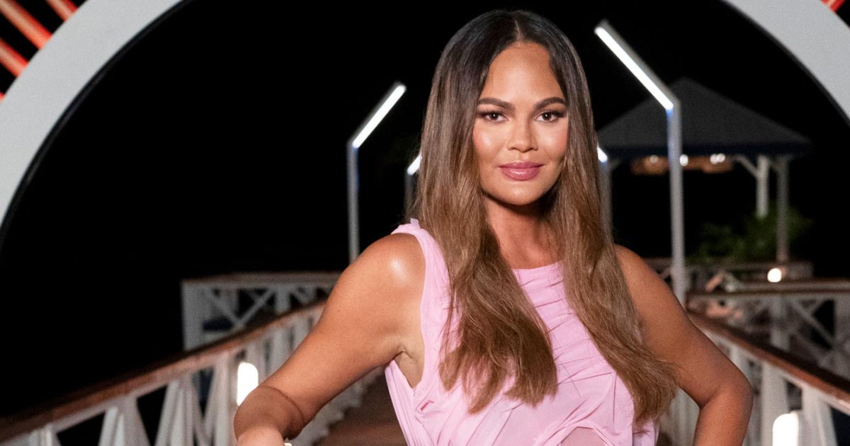 chrissy-teigen-return-deal-or-no-deal