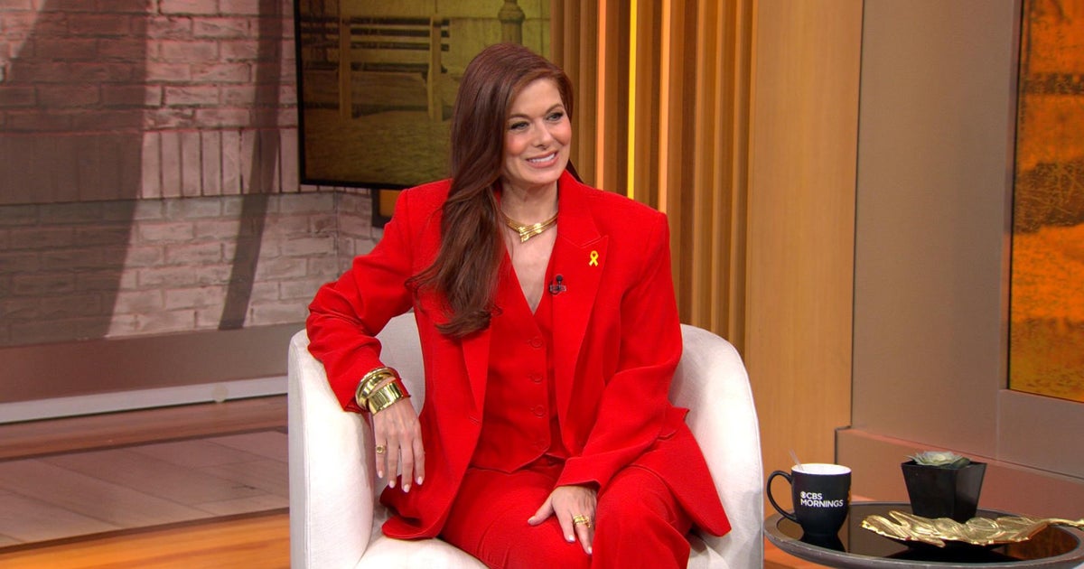 debra-messing-mob-wife-alto-knights