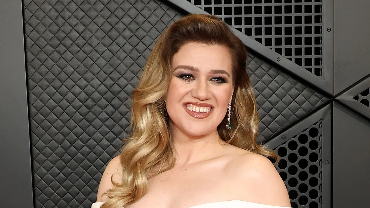 kelly-clarkson-education-challenges