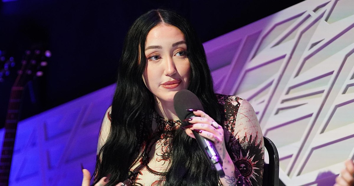 noah-cyrus-family-dynamics