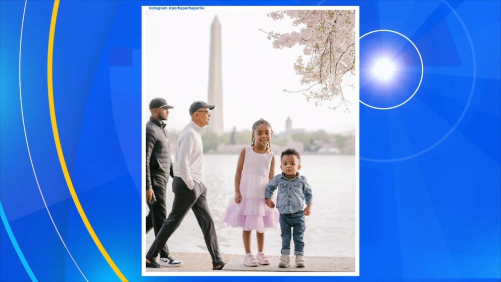 obama-photobomb-family-photo