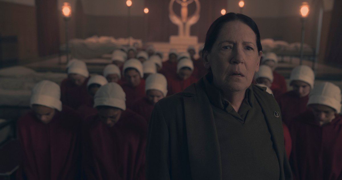 Ann Dowd Reveals Lydia's JawDropping Choice Ahead of The Handmaid's(00)