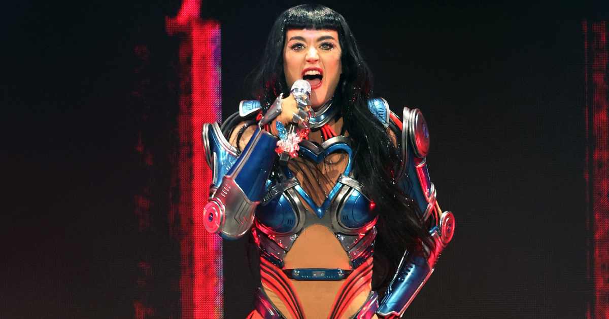 Kate Perry Performance Katy Perry Overcomes Stage Fright to Shine at Lifetime's San Francisco ...