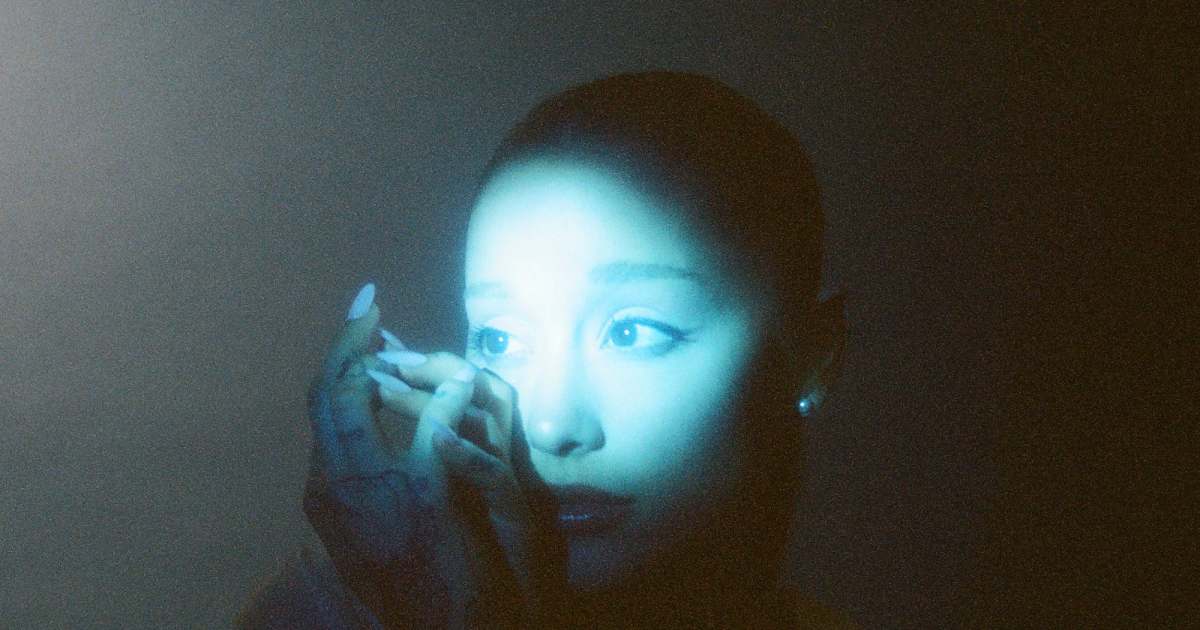 ariana-grande-tour-2023