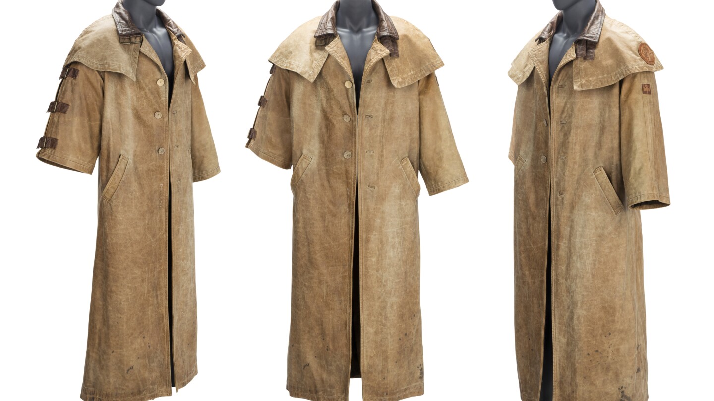 guillermo-del-toro-bleak-house-auction