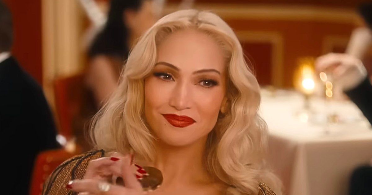 jennifer-lopez-bleach-blonde-kiss-spider-woman